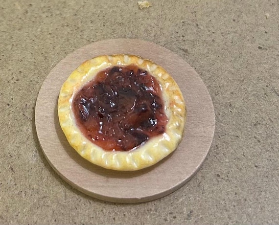 Miniature Tudor Dollhouse food: Fruit Tart 1/12 Scale by Wyrdworldminiatures