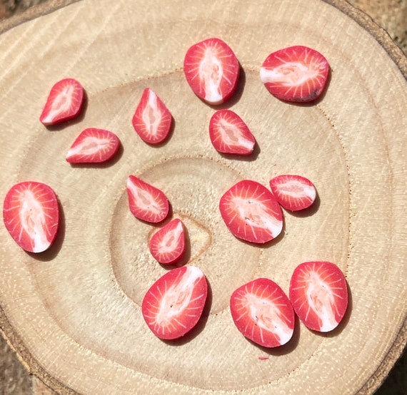 Dollhouse strawberry slices 1/12 dolls house scale miniature by Wyrdworldminiatures