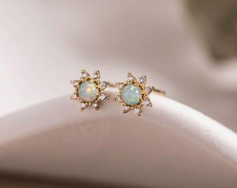 ゴールドオパールスタッドピアス、フラワーオパールピアス、10月の誕生石ジュエリー、母の日ギフト、誕生日ギフト、ブライズメイドギフト、女性へのギフト