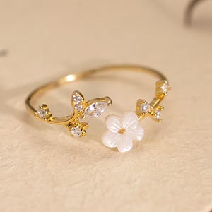 Dainty Flower Ring, Gold Ring, Birth Flower Ring, 925 Sterling Silver Ring, Gift for Her, Birthday Gift for Her, Mothers Day Gift, Mom Gift