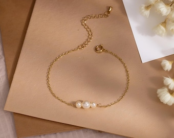 Perlenarmband, 14 Karat vergoldet, Armband mit 3 Perlen, minimalistisches Süßwasserperlenarmband, Jahrestag, Geschenk für Brautjungfern, Weihnachtsgeschenk