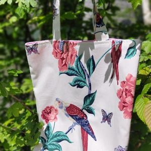 fourre-tout rose à imprimé floral | fourre-tout fleurs de perroquet | Cartable | Sac de marché | Sac réutilisable | fourre-tout | Idée cadeau pour elle | Sac cadeau en tissu