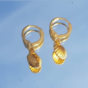 sea shell earrings - gold tone minimalistic mermaid gift - oyster clam sea shell gift