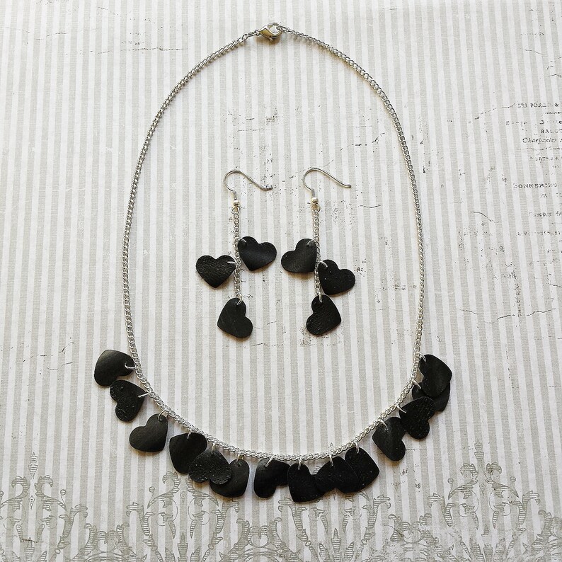 Minimalistic hearts inner tube necklace made of rubber of a Dutch bicycle recycling great gift eco friendly image 3