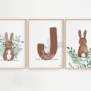 3er Set Trio Poster Baby Initial Vorname Hase Wanddekoration Jungenzimmer Aquarell | Salbeigrün Wald Schokoladenbraun