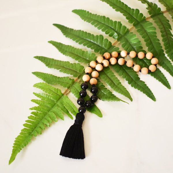 I Am Calm 27 Bead Mini Mala, Meditation Mala, Sandalwood and Black Onyx Mini Mala, Sandalwood Mala, Meditation Mala, Hand Knotted Mala, Gift