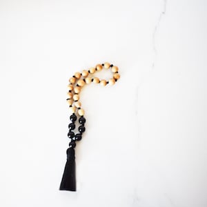 27 Bead Mini Mala, Meditation Mala, Sandalwood and Black Onyx Mini Mala, Sandalwood Mala, Meditation Beads, Hand Knotted Mala,  Mindful Gift