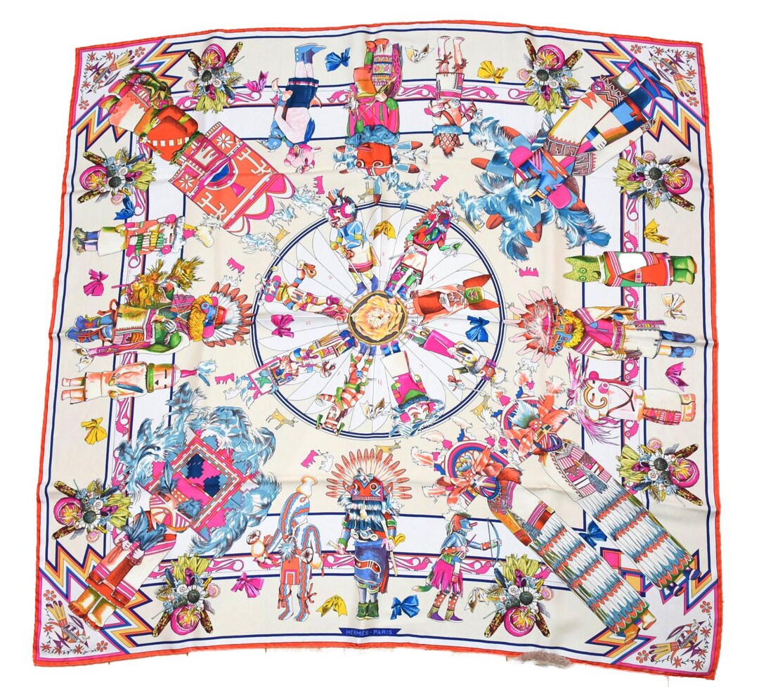 Foulard Hermès 100% Soie - Modèle « Kachinas » Par Oliver Kermit - 90 Cm - Neuf Sans étiquettes