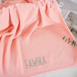 Benutzerdefinierte Babydecke, gestickte Namensdecke für Baby, Baumwollstrick-Säuglingsdecke, Kinderwagendecke, Willkommensbabygeschenke, Babypartygeschenke