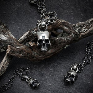 GAVONO MENDEL Skull Skeleton Pendant Necklace Stainless Steel Biker Halloween Jewelry
