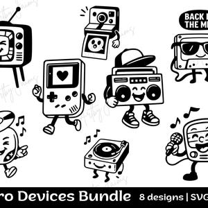 Puede incluir: Ilustraciones de dibujos animados en blanco y negro de dispositivos retro, incluyendo un televisor, una cámara, una consola de juegos portátil, un radiocasete, un casete, una radio, un tocadiscos y un CD. El texto "Retro Devices Bundle" está en la parte inferior.