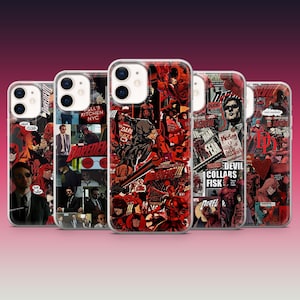 Op de afbeelding: Vijf telefoonhoesjes met een collage-ontwerp, met afbeeldingen en tekst uit de Daredevil-stripreeks. De hoesjes zijn overwegend rood, zwart en wit, met illustraties van personages en het woord "DAREDEVIL".