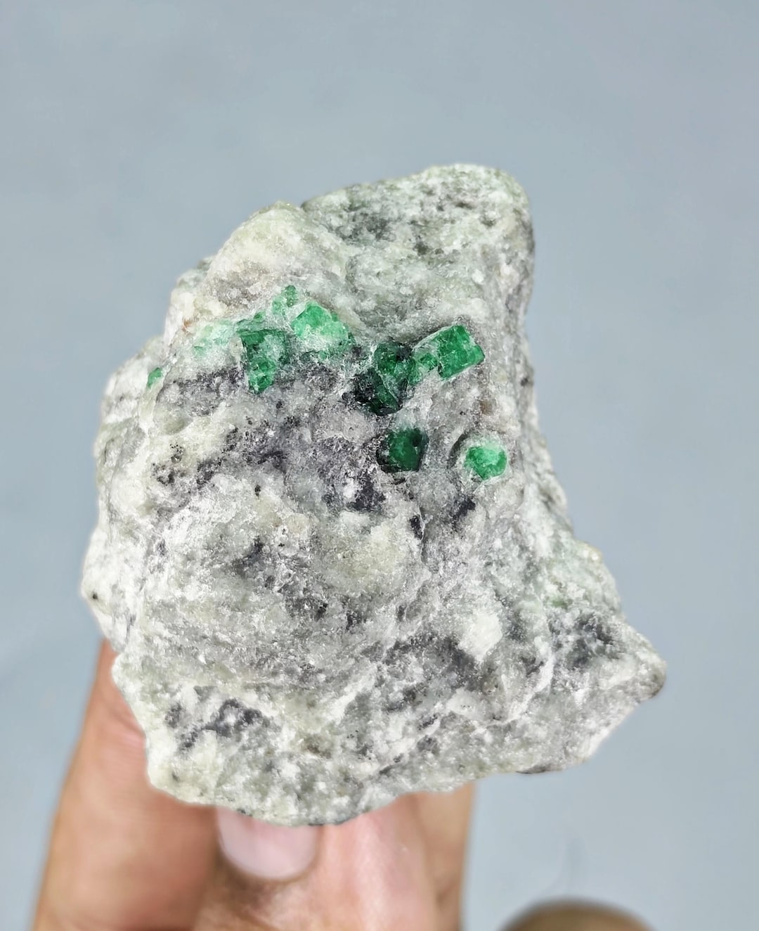 パキスタン、スワート産326.45カラット天然エメラルド標本