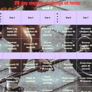 Op de afbeelding: Een trainingsschema voor een 28-daagse sixpack-uitdaging thuis, week 2. Het schema bevat oefeningen zoals fietscrunches, reverse crunches en planken, met de duur in seconden.