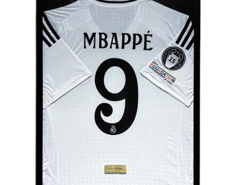 Kylian Mbappé a dédicacé un maillot du… Real Madrid
