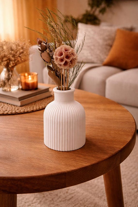Small Raysin vase for dried flowers – white Scandinavian decor