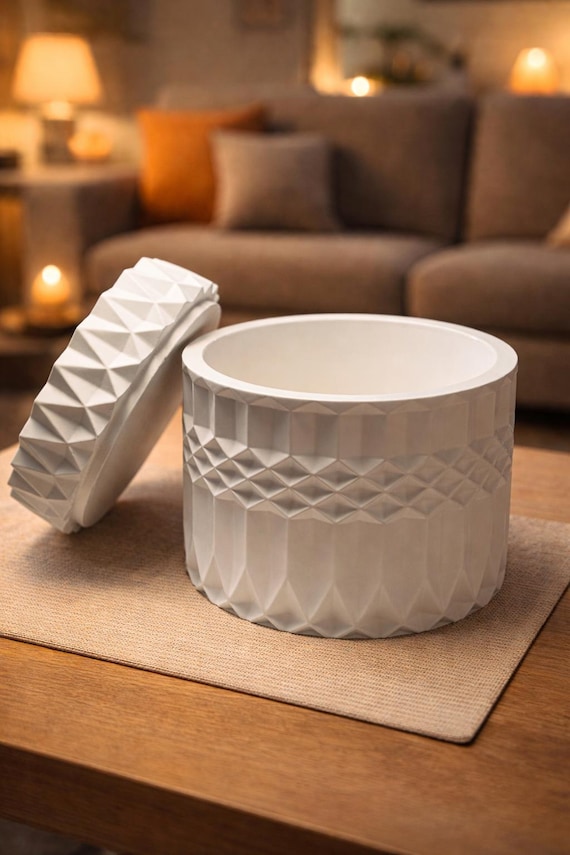 Geometric jewelry box made of Raysin – white storage box with lid