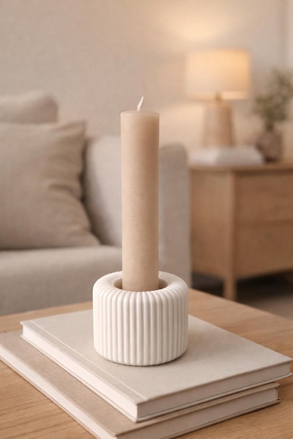 Small candle holder, 4 cm – cast – minimalist candlestick – modern table decoration – Scandinavian decor – handmade – gift idea for home