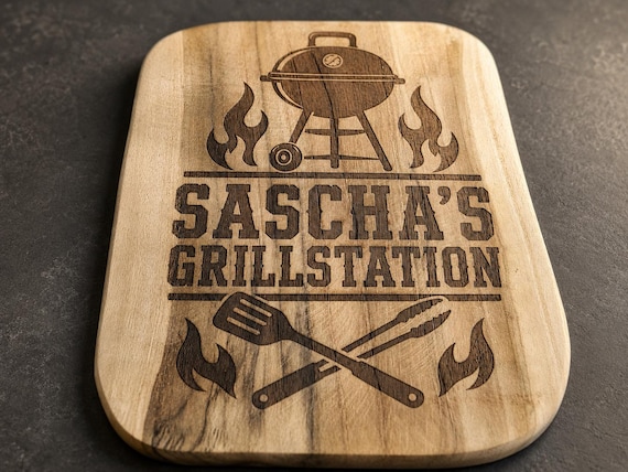 Personalized teakwood decorative board with desired name and barbecue motif – gift for barbecue enthusiasts