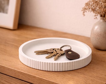 Round key tray 21 cm – Handmade decorative bowl – Minimalist hallway decor – Catchall tray – Scandinavian home accessory