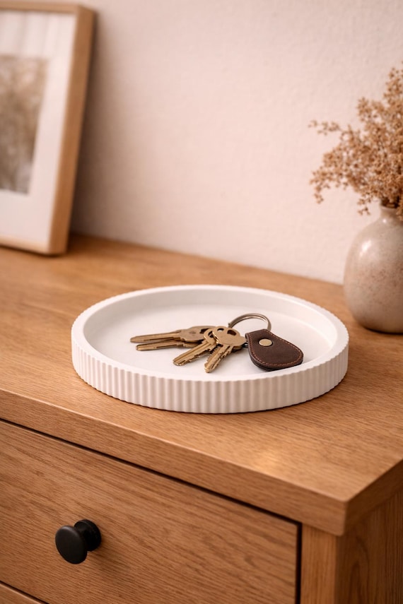 Round key tray made of Raysin – white decorative bowl for hallway, 21 cm