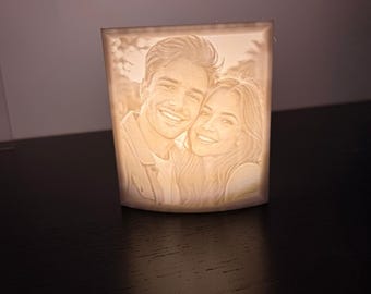 Personalized Lithophane Lamp with Photo – 3D Photo Light in Curved Shape | Unique Gift for Couples, Families & Weddings