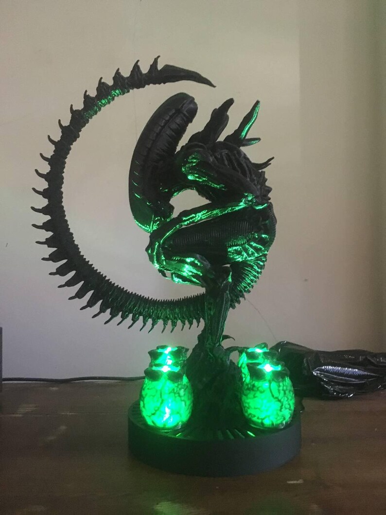 Alien Xenomorph LED Lamp – 3D Printed Black Figure With Green Glow ...