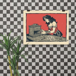 Puede incluir: Una impresión enmarcada con Wonder Woman en un estilo vintage. La obra de arte representa a Wonder Woman trabajando en una pequeña caja de madera. El fondo es rojo y la impresión está fijada a una pared a cuadros.