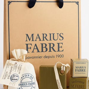 Coffret cadeau français avec 100 % d'huile d'olive Savon de Marseille, cube, flocons et pain à lessive | Expédition depuis Paris, France