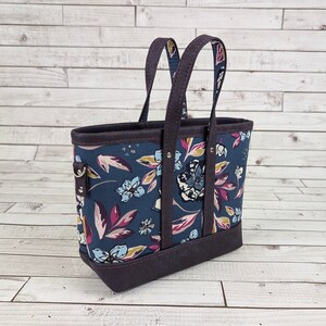 Bolso tote pequeño con estampado floral