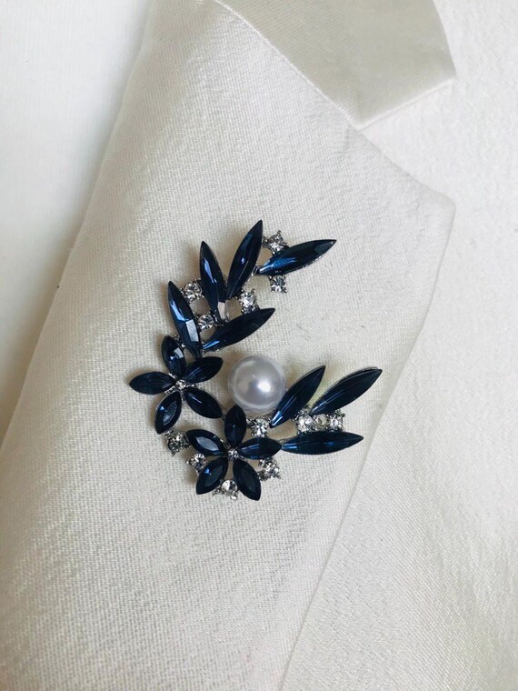Elegant Floral Brooch with Blue and White Accents Colorful Ocean Flower Blue Dyed Seashells and White Pearls  main image 3