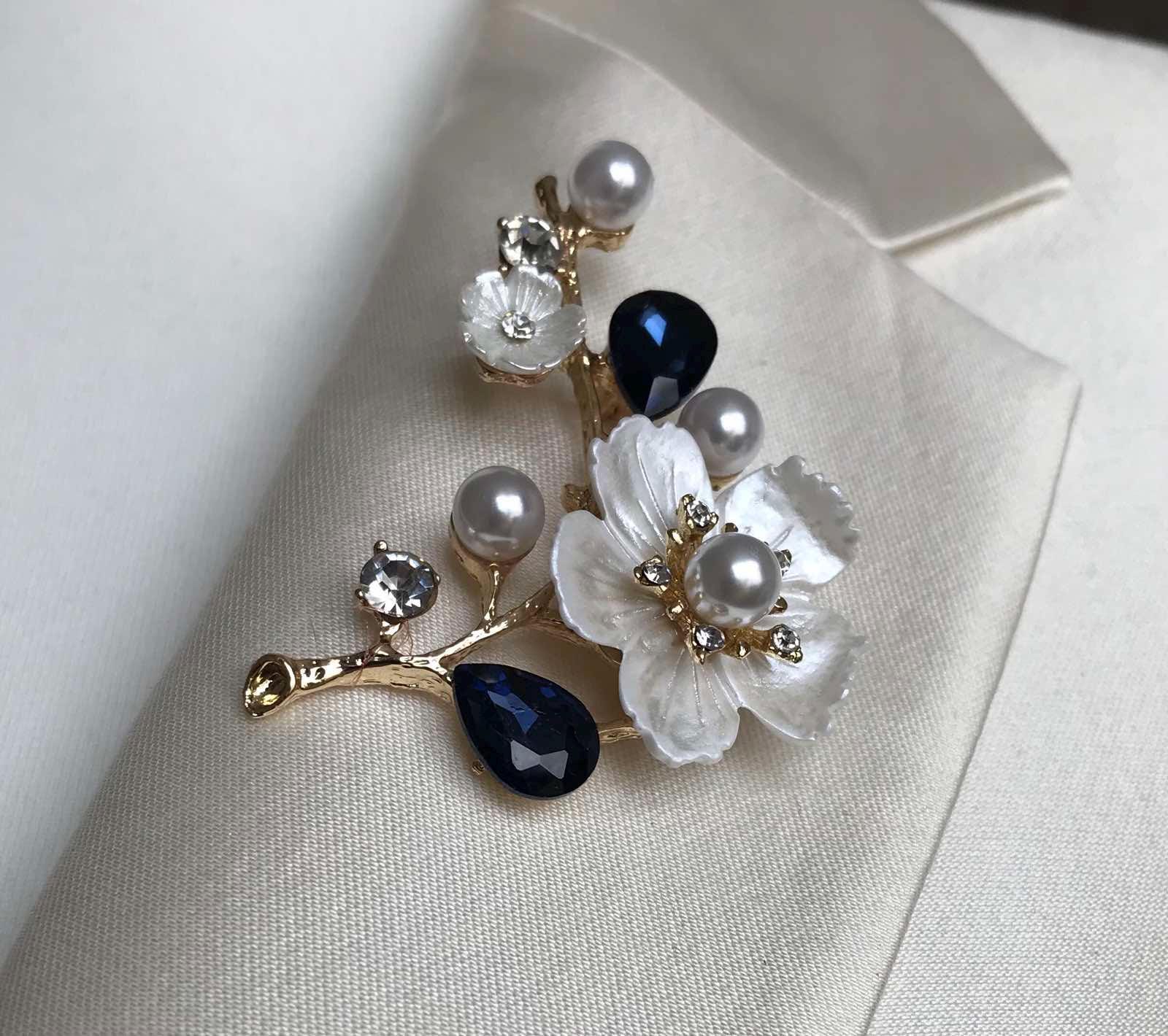 Spilla Da Giacca A Forma Di Rosa Color Argento | Disponibile - Foto 6