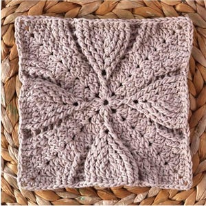 Crochet PATTERN - EVELYN - Crochet Square - Flower Granny Square