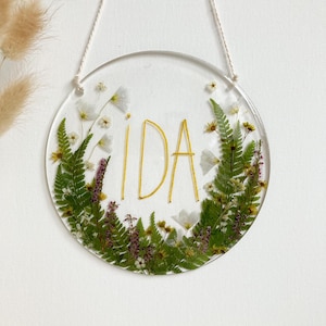 Decorazioni per cameretta delle bambine con fiori pressati, decorazioni per bambine, cornice da parete con vere piante pressate, targhetta per cameretta, regalo per baby shower, decorazioni a tema foresta.