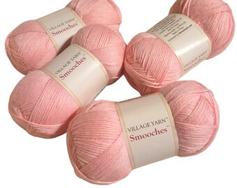 Fil rose pâle : Village Yarn Smooches, mélange acrylique et nylon