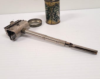 Maquinilla de afeitar de seguridad y lata litografiada de Gem Cutlery Company, año 1900. Antigüedad del siglo XX.