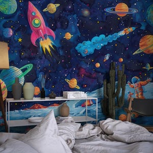Carta da parati murale "Avventure nello Spazio" per la cameretta dei bambini: vivaci razzi, pianeti e astronauti in un decoro galattico rimovibile e staccabile.