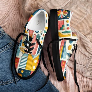Women’s lace-up canvas shoes