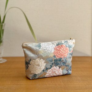 Bolsa hecha a mano de Obi de kimono vintage reciclado - Peonía bordada