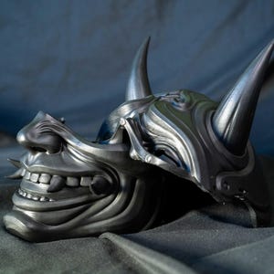 Máscara Hannya Oni ponible, máscara Hannya ONi y Namanari, máscara japonesa coleccionable, elegancia y tradición japonesa
