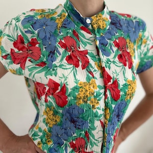 Camicetta floreale vintage anni &#39;90, top femminile, camicia bianca con fiori, spalline, top estivo retrò, top floreale da donna, taglia XS-Small
