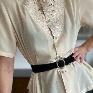 Vintage Elfenbensvit Broderad Peplumblus Storlek L, Romantisk Blommig Cutwork Skjorta Knappar Fram Retro Skjorta Dam Statement Vintagekläder