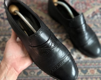 Vintage Lloyd Downtowner Rivera Herrenschuhe aus schwarzem Leder, Größe EU 43, Brogue-Slipper, Old Money Heritage