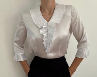 Vintage 80s White Ruffle Blouse: Elegant Pleated Collar, XS-M