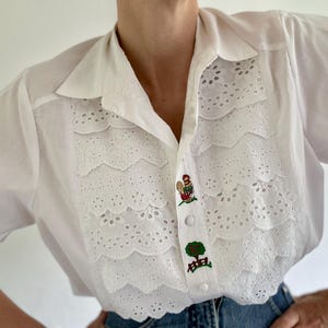 Vintage white cotton Blouse with Puff sleeves Small Blouse puffs Lace Vintage Blouse with Embroidered Rooster German Blouse Folk Blouse 80s