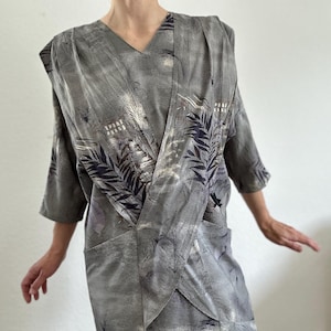 Vintage Kimono Dress Grey Floral 80s Minimalist Abstract Wrap Style Japanese Inspired Midi Dress XS S Unique Vintage Clothing Gift for Her