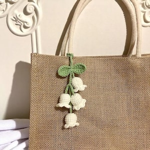 3 teiliger handgemachter gehäkelter Blumen-Schlüsselanhänger - gestrickter Wollblatt-Charm für Taschen, Autoschlüssel, Geschenke für Damen und Mädchen. Taschenanhänger
