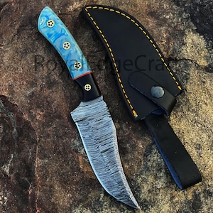 Handmade Damascus Steel Skinning Knife: Resin Handle, Leather Sheath