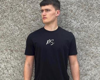 Camiseta negra para hombre, estilo urbano ajustado, algodón orgánico, estilo minimalista, camiseta de lujo, producción ética, diseño en la espalda.