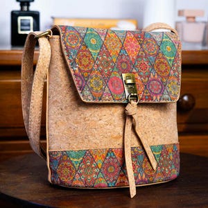 Bolso bandolera de corcho para mujer – Bolso bandolera vegano de corcho natural – Bolso de mano con cierre magnético y bolsillos con cremallera – Bolso de corcho